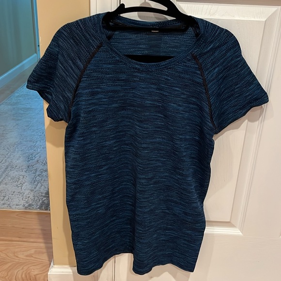 Lululemon Swiftly Tech Short Sleeve 2.0 Prism Stripe Turquoise Tide Size 10 - Picture 2 of 6